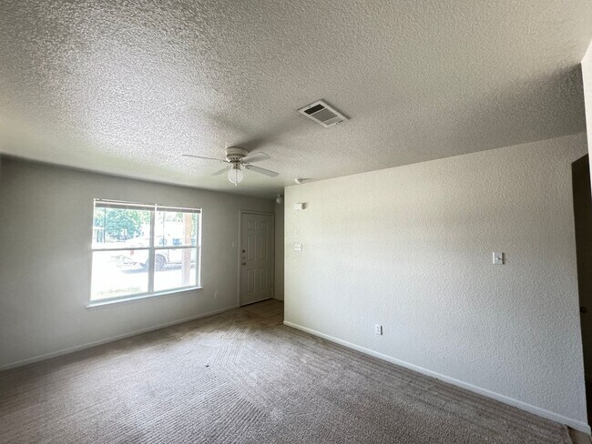 Foto del edificio - 206 Veterans Ave