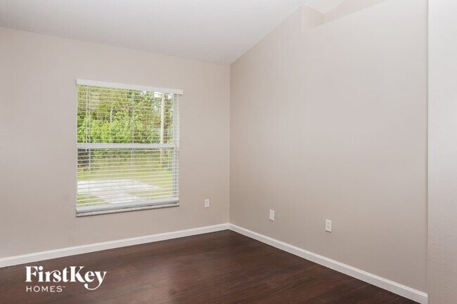 Building Photo - 1229 Wyoming Dr SE