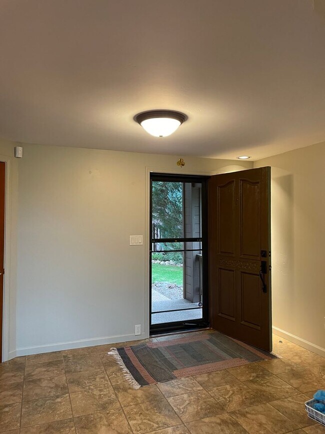 Foto del edificio - Beautiful Lakepoint Townhome