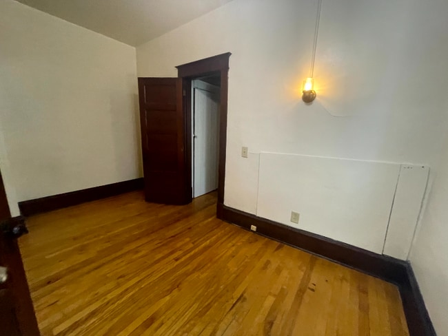 Building Photo - 603-603 Simpson St