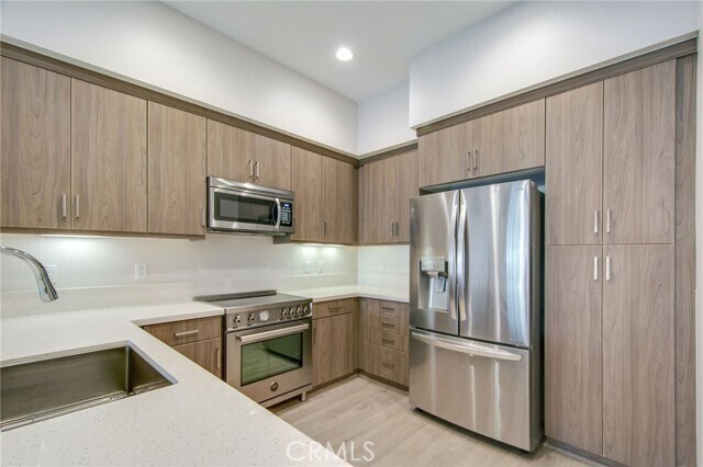 Foto del edificio - 225 Elm Ave