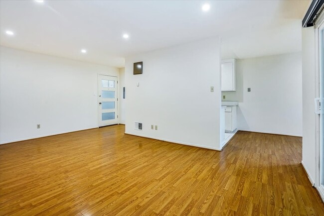 Building Photo - 630 Masonic Way