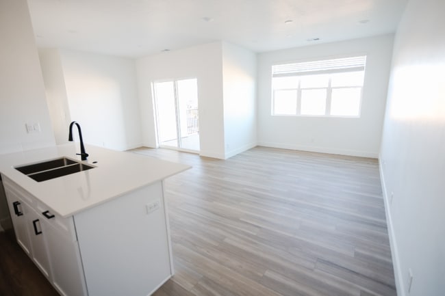 Building Photo - 6051 Silver Birch Ln