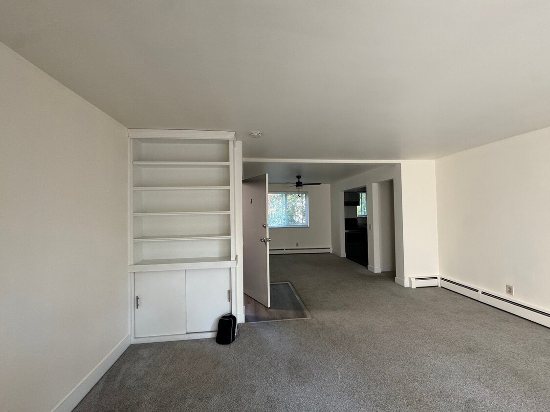 Building Photo - 505 Sandheger Pl