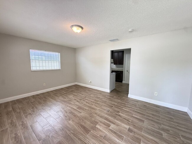 Building Photo - 1405 Nieuport Ln