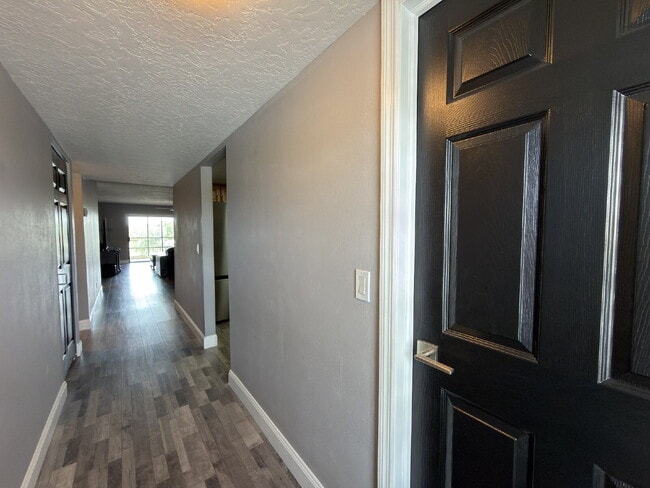 Building Photo - Wickham Road Condo