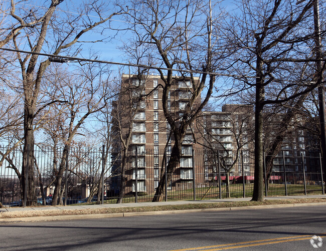 Building Photo - The Vista