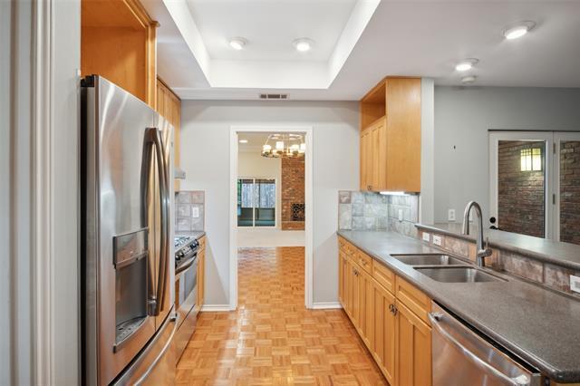 Foto del edificio - 9131 Valley Chapel Ln