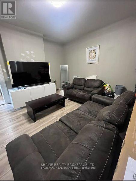 Building Photo - 106 Kent St