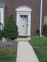 Building Photo - 107 Fisher Dr
