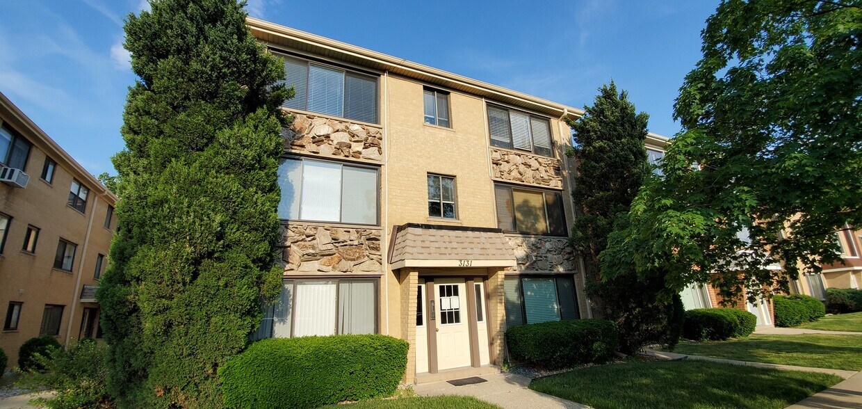 Foto principal - 3131 Elm St