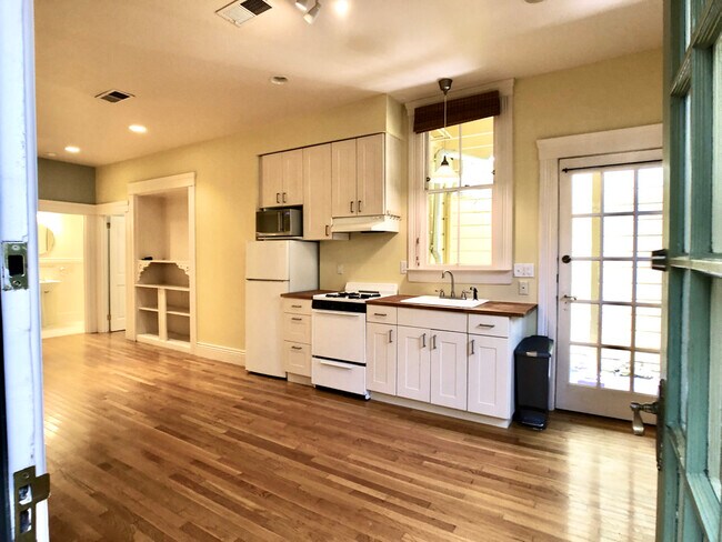 Open floor plan kitchen/living areas - 1528 Fulton Street Apartment