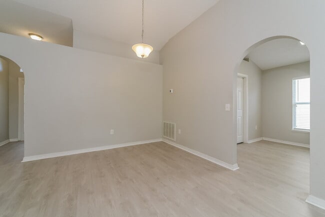 Building Photo - 3235 Hunters Chase Loop