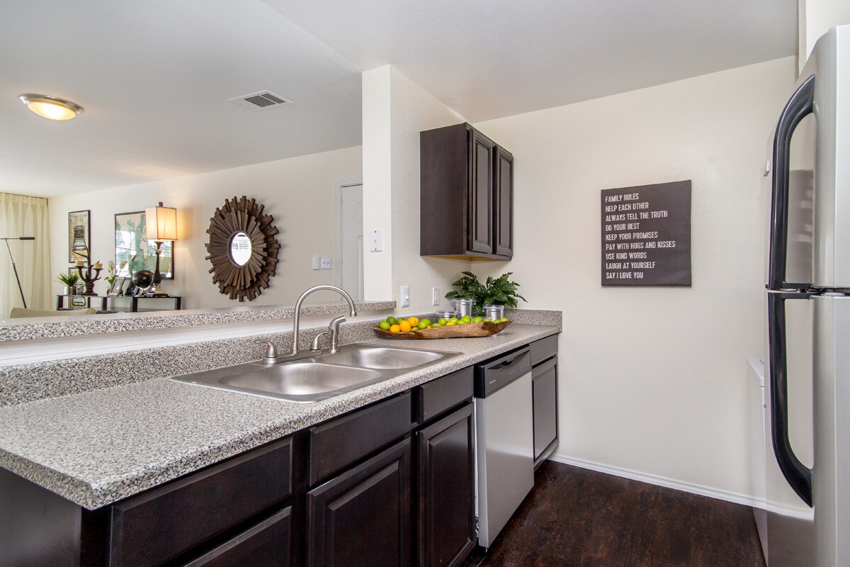 Dover Farms Apartments – photo 2