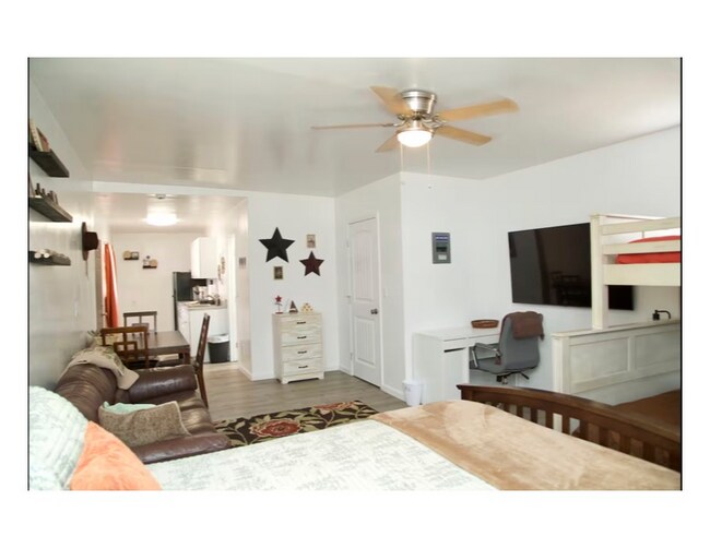 Foto del edificio - 187 W Center St