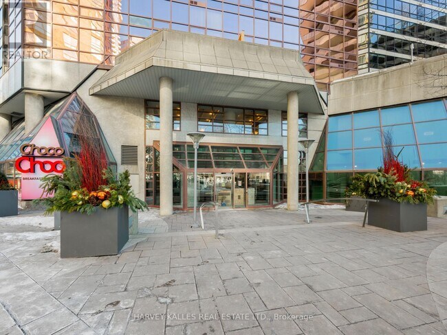 Photo du bâtiment - 1001 Bay St.