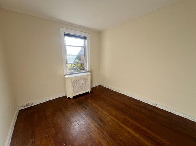 Foto del edificio - 2 bedroom in SUNNYSIDE NY 11104