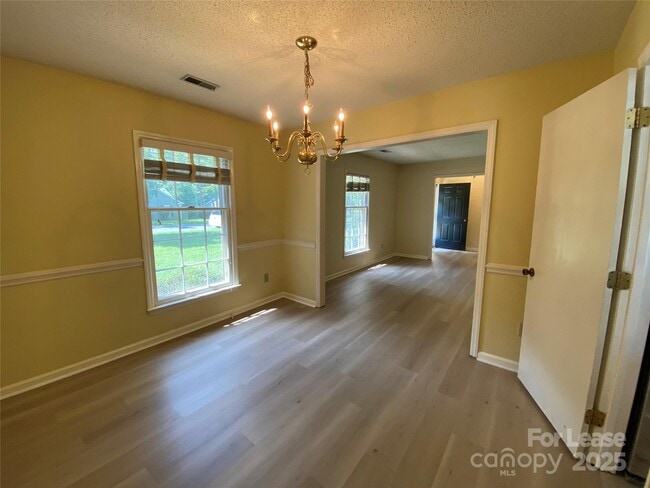 Building Photo - 1025 Thornsby Ln