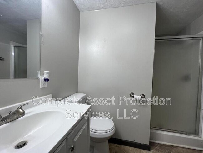 Building Photo - 417 1/2 Belden Street