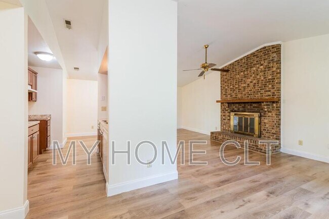Foto del edificio - 7821 Cloughy Cir