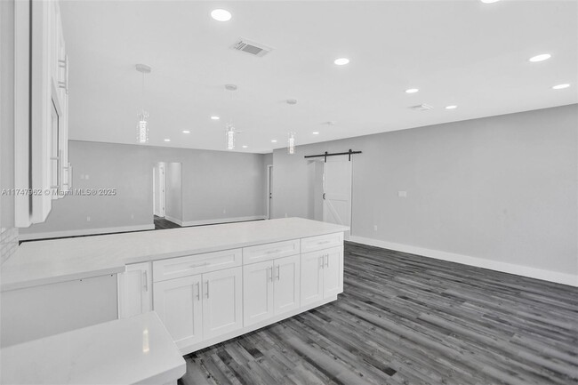 Foto del edificio - 18121 NW 9th Ct