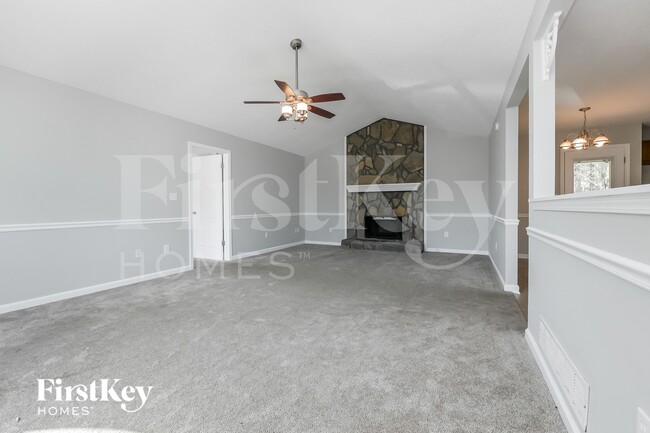 Building Photo - 221 Whitney Ln