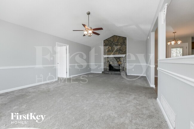 Foto del edificio - 221 Whitney Ln