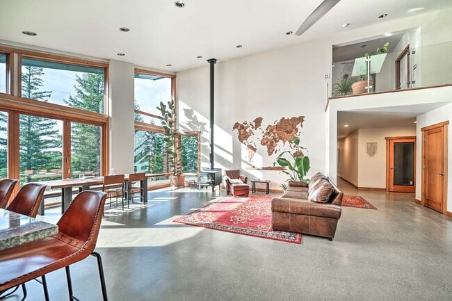 Building Photo - 5bd/3.5ba Monroe Home