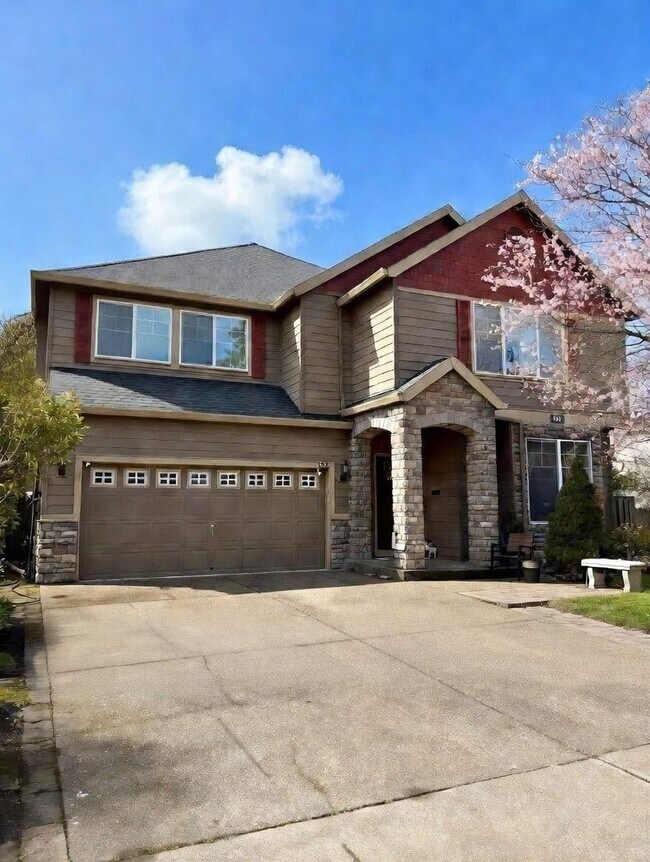 Foto del edificio - Expansive Orenco Home with 5 Bedrooms, Bonus Room & 3 Full Baths