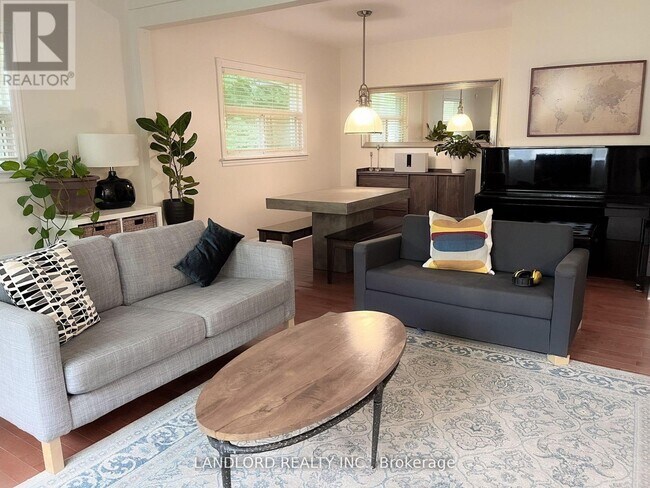 Photo du bâtiment - 16 West Hill Dr