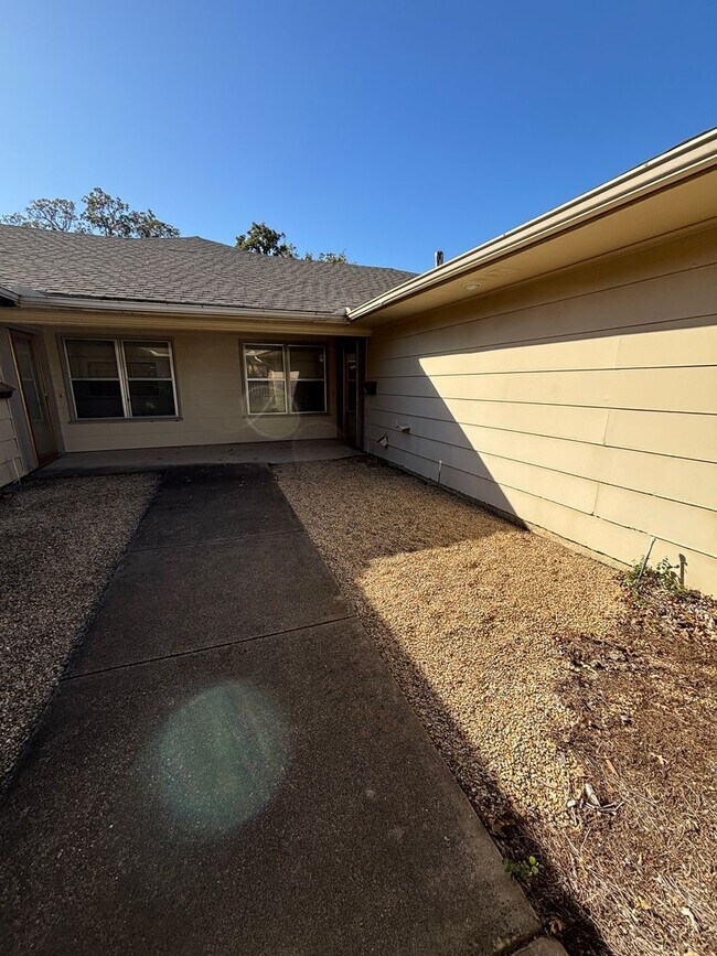 Foto del edificio - 6008-6010 Shelton St