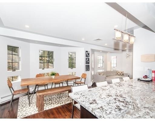 Foto principal - 50 E Albion St
