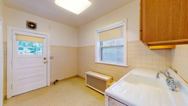 Foto del edificio - 4839 N Kenneth Ave
