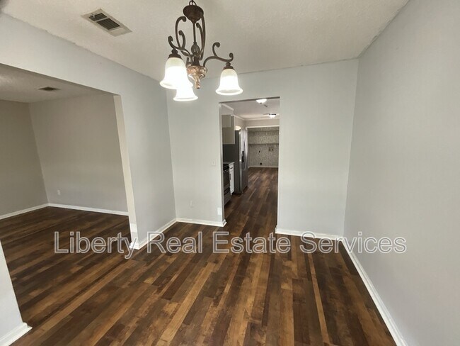 Building Photo - 1635 Latham Ct