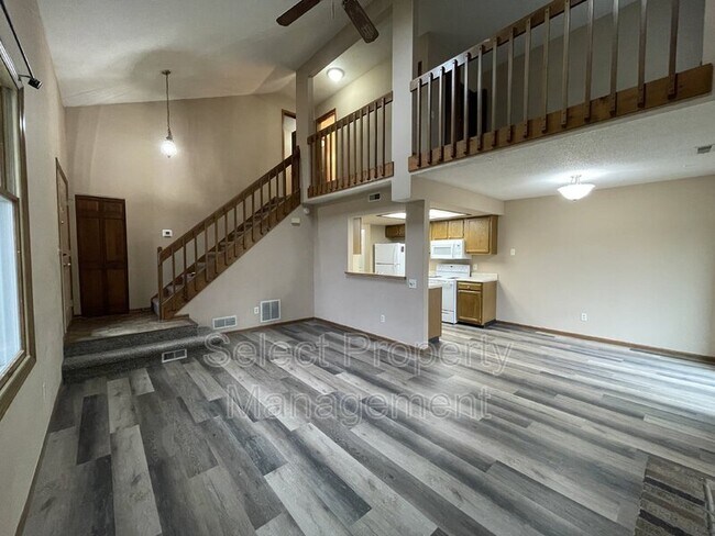 Building Photo - 4904 Pinebrook Dr