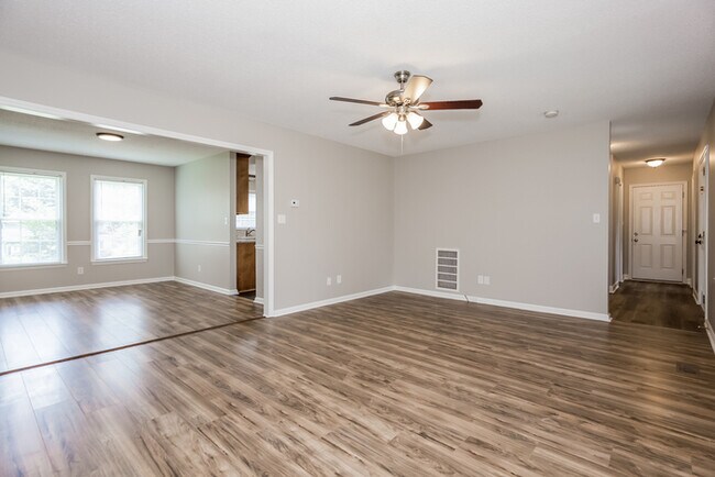 Foto del edificio - 103 Wood Fox Ct