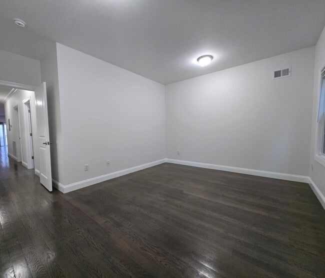 Building Photo - 144 Fulton Ave
