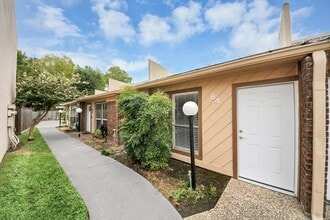 Building Photo - 1014 Graham Dr