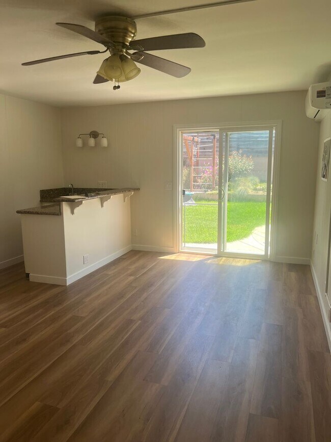 Building Photo - Studio Unit for Rent in Camarillo