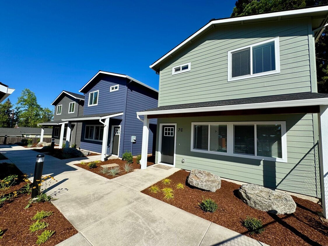 Newly Built 3 Bed, 2.5 Bath Cottage Homes with Washer & Dryer - Newly Built 3 Bed, 2.5 Bath Cottage Homes with Washer & Dryer