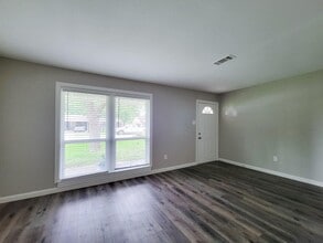 Building Photo - 5606 Willow Glen Dr