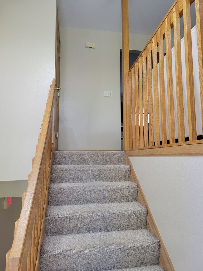 Building Photo - 5 Bedroom Duplex Unit