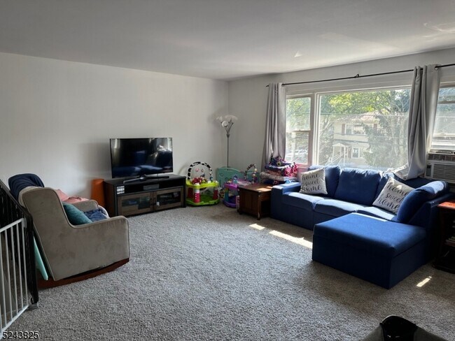 Building Photo - 10 Lorraine Terrace