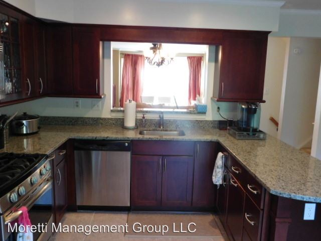 Foto del edificio - 8018 Crabtree Pl