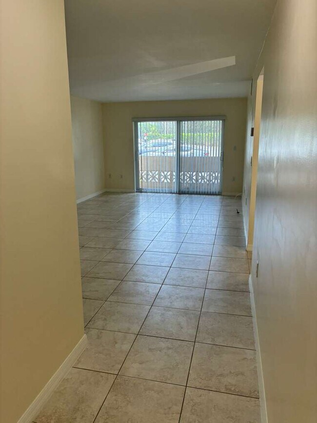 Building Photo - 14500 SW 88th Ave