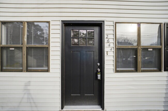 Foto del edificio - FULLY REMODELED 2 BED, 1.5 BATH BUNGALOW IN NORFOLK FOR RENT!