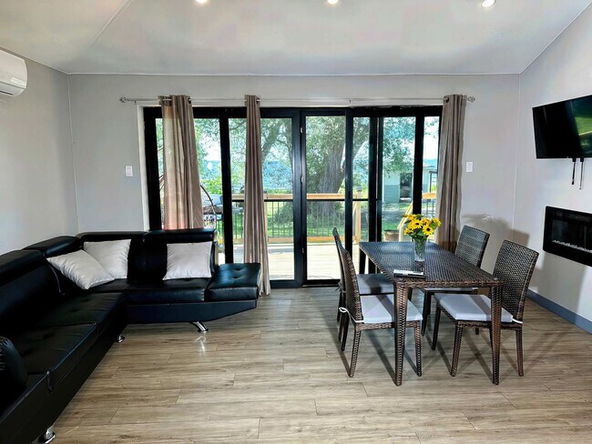 Photo du bâtiment - 6010 Rice Lake Scenic Dr