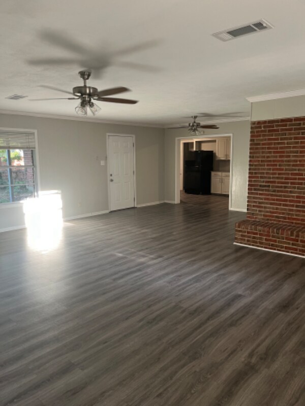 Building Photo - 103 Aurora Dr