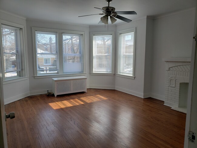 Large Bedroom - 6532 N Sacramento Ave