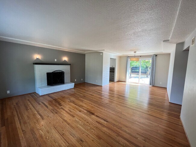 Foto del edificio - Charming 3Bd + 1.5Ba Ranch Home in Hillsbo...